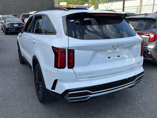 Glacial White Pearl 2023 Kia Sorento SX