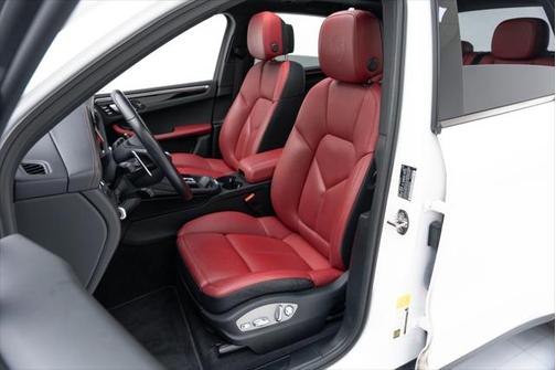 2022 Porsche Macan Base