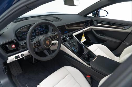 2024 Porsche Panamera 4