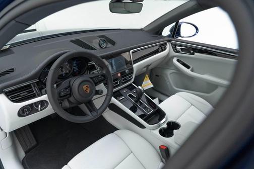 2025 Porsche Macan S
