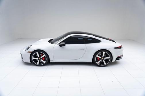 2022 Porsche 911 Carrera