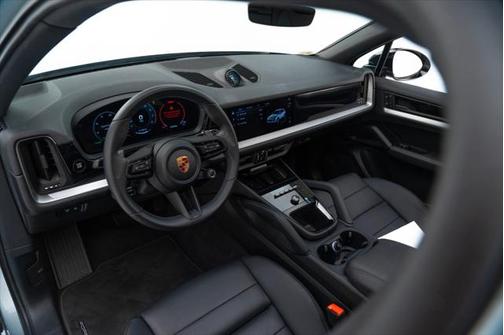 2024 Porsche Cayenne Base (Tiptronic)