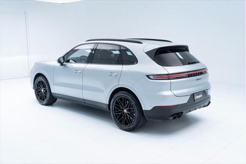 2024 Porsche Cayenne Base (Tiptronic)