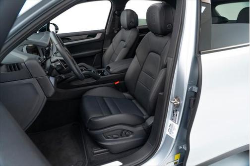 2024 Porsche Cayenne Base (Tiptronic)