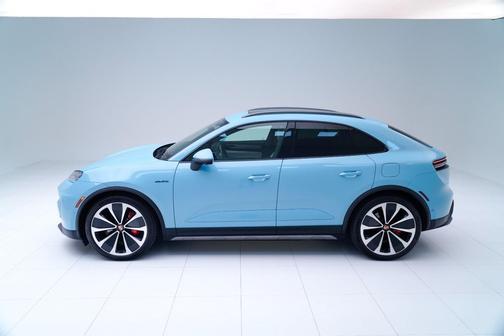 2025 Porsche Macan 4S