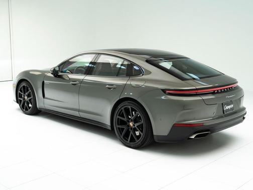 2025 Porsche Panamera 4