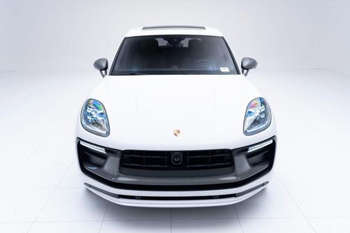 2025 Porsche Macan T