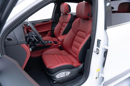 2025 Porsche Macan T