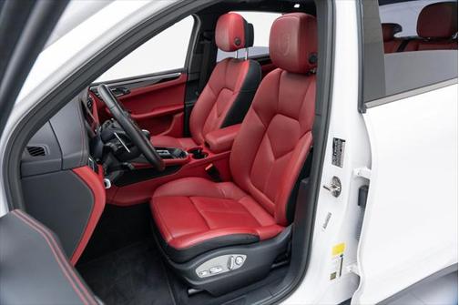 2022 Porsche Macan Base