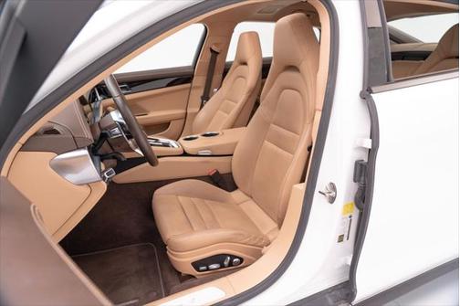 2018 Porsche Panamera 4 Executive