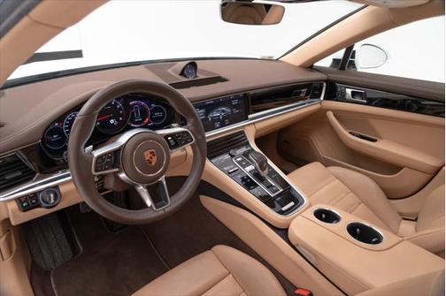 2018 Porsche Panamera 4 Executive