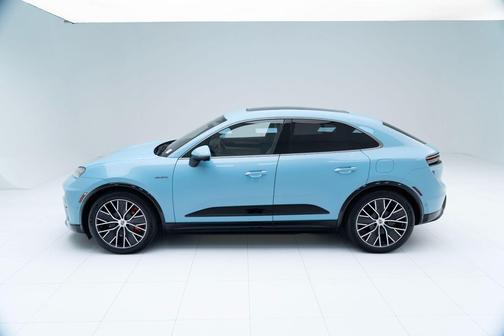 2025 Porsche Macan Turbo