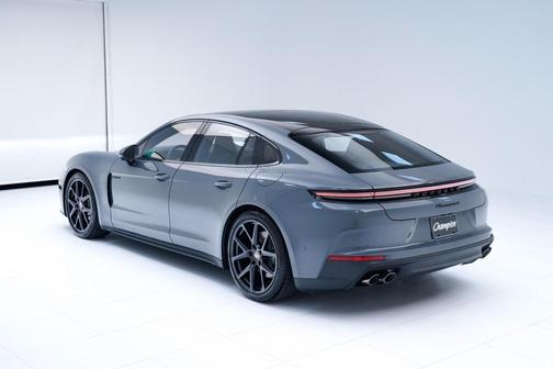 2026 Porsche Panamera 4