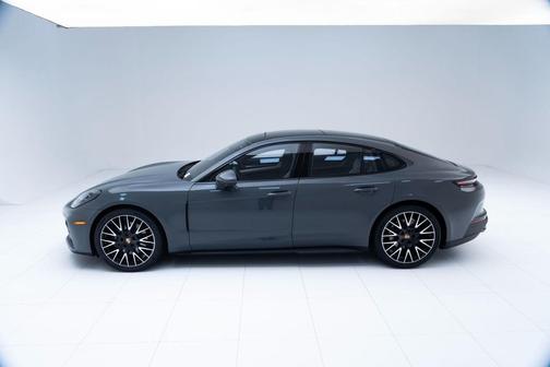 2025 Porsche Panamera 