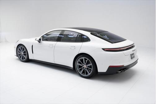 2024 Porsche Panamera 4
