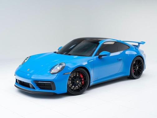 2022 Porsche 911 Carrera 4 GTS