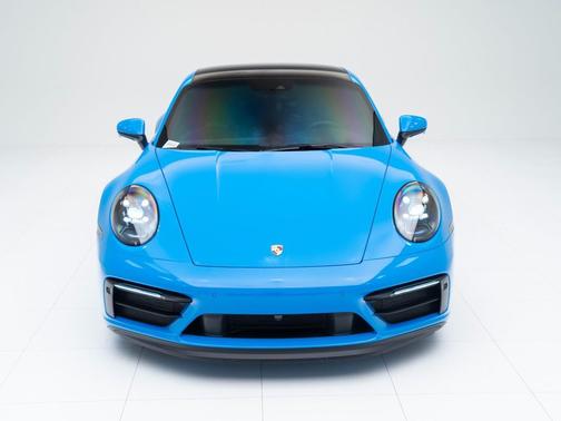 2022 Porsche 911 Carrera 4 GTS
