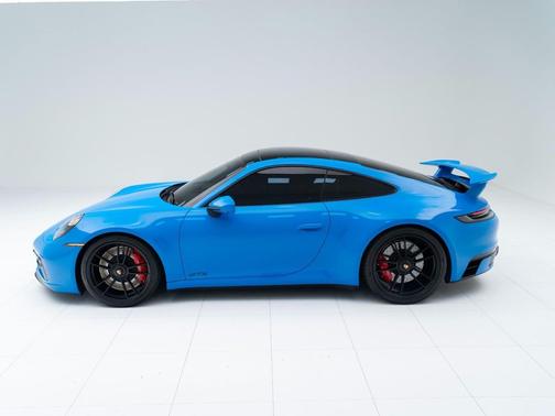 2022 Porsche 911 Carrera 4 GTS