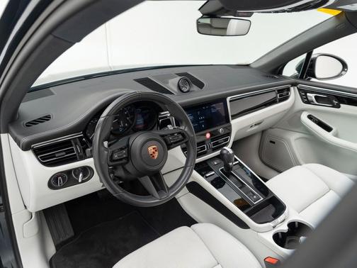 Volcano Grey Metallic 2024 Porsche Macan