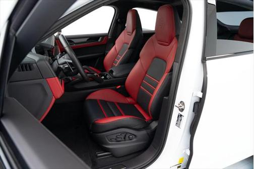 2025 Porsche Cayenne GTS