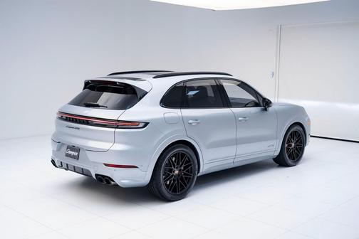 2026 Porsche Cayenne GTS
