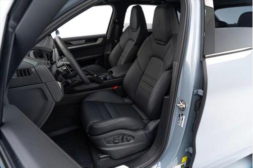 2025 Porsche Cayenne S