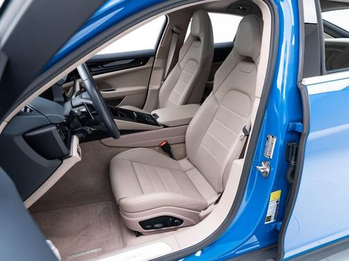 2025 Porsche Panamera 4