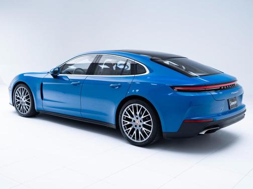 2025 Porsche Panamera 4