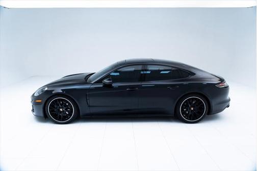 2022 Porsche Panamera Platinum Edition