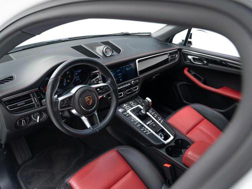 2021 Porsche Macan 