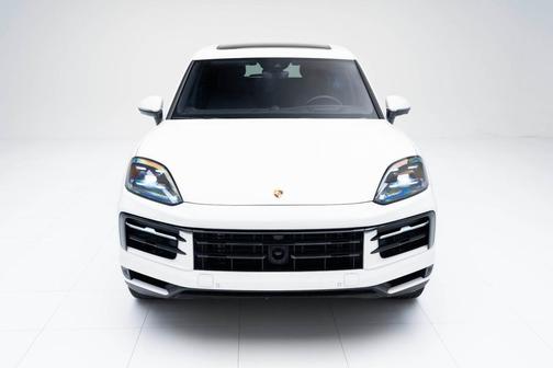 2024 Porsche Cayenne Base (Tiptronic)