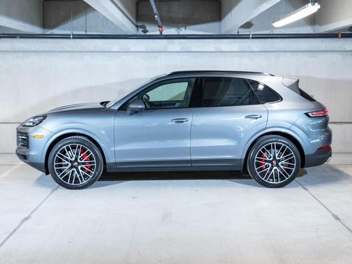Vanadium Grey Metallic 2026 Porsche Cayenne S