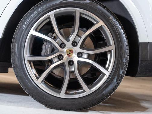 Carrara White Metallic 2023 Porsche Cayenne Cayenne