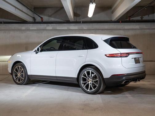 Carrara White Metallic 2023 Porsche Cayenne Cayenne
