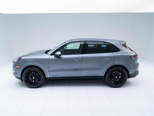 Vanadium Grey Metallic 2026 Porsche Cayenne Cayenne