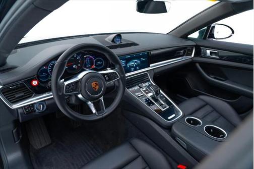 2018 Porsche Panamera 4