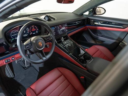 Volcano Grey Metallic 2026 Porsche Panamera
