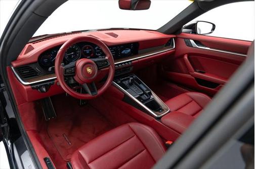 2022 Porsche 911 Carrera