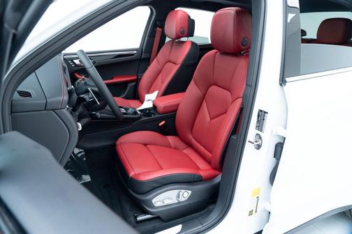 2025 Porsche Macan S