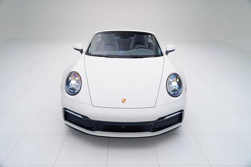 2022 Porsche 911 Carrera