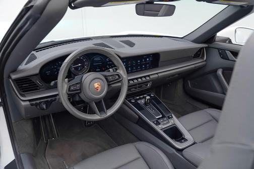 2022 Porsche 911 Carrera