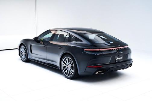 2025 Porsche Panamera 4