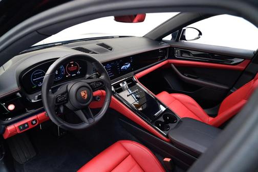 2025 Porsche Panamera 4