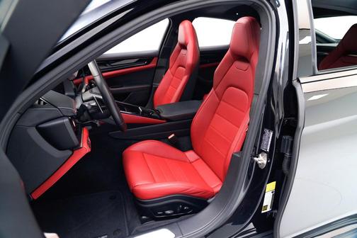 2025 Porsche Panamera 4
