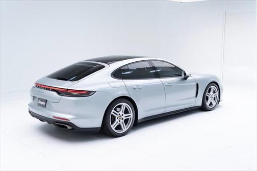 2022 Porsche Panamera RWD