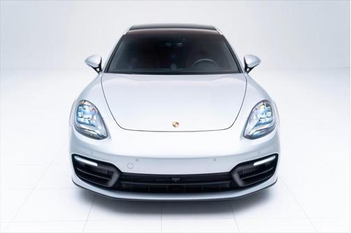 2022 Porsche Panamera RWD
