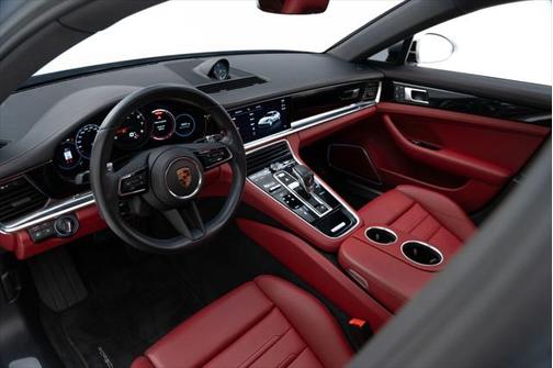2022 Porsche Panamera RWD
