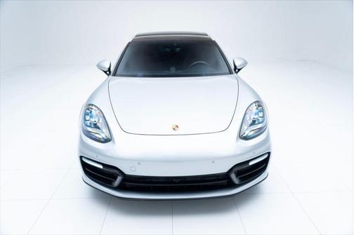 2022 Porsche Panamera RWD