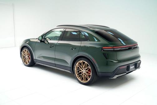 2025 Porsche Macan Turbo
