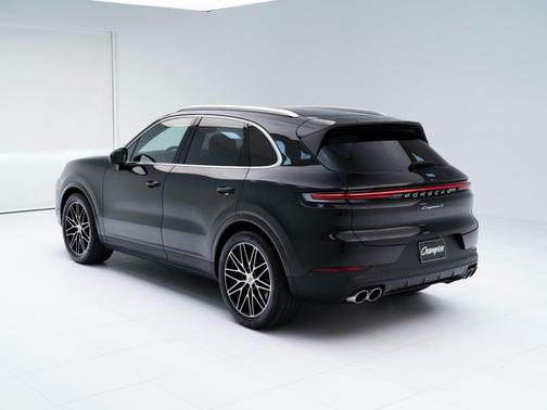 Chromite Black Metallic 2026 Porsche Cayenne S